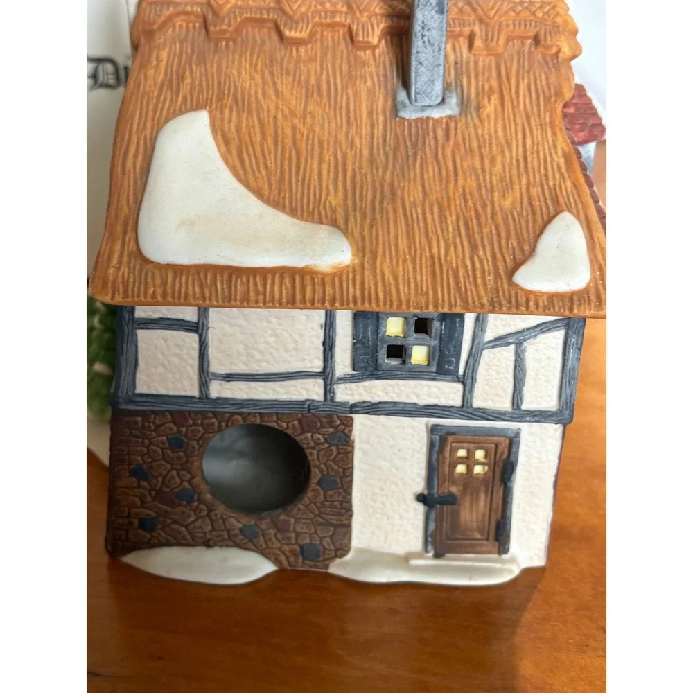 Department 56 Betsy Trotwood's Cottage Dickens Village Series OS House Brown